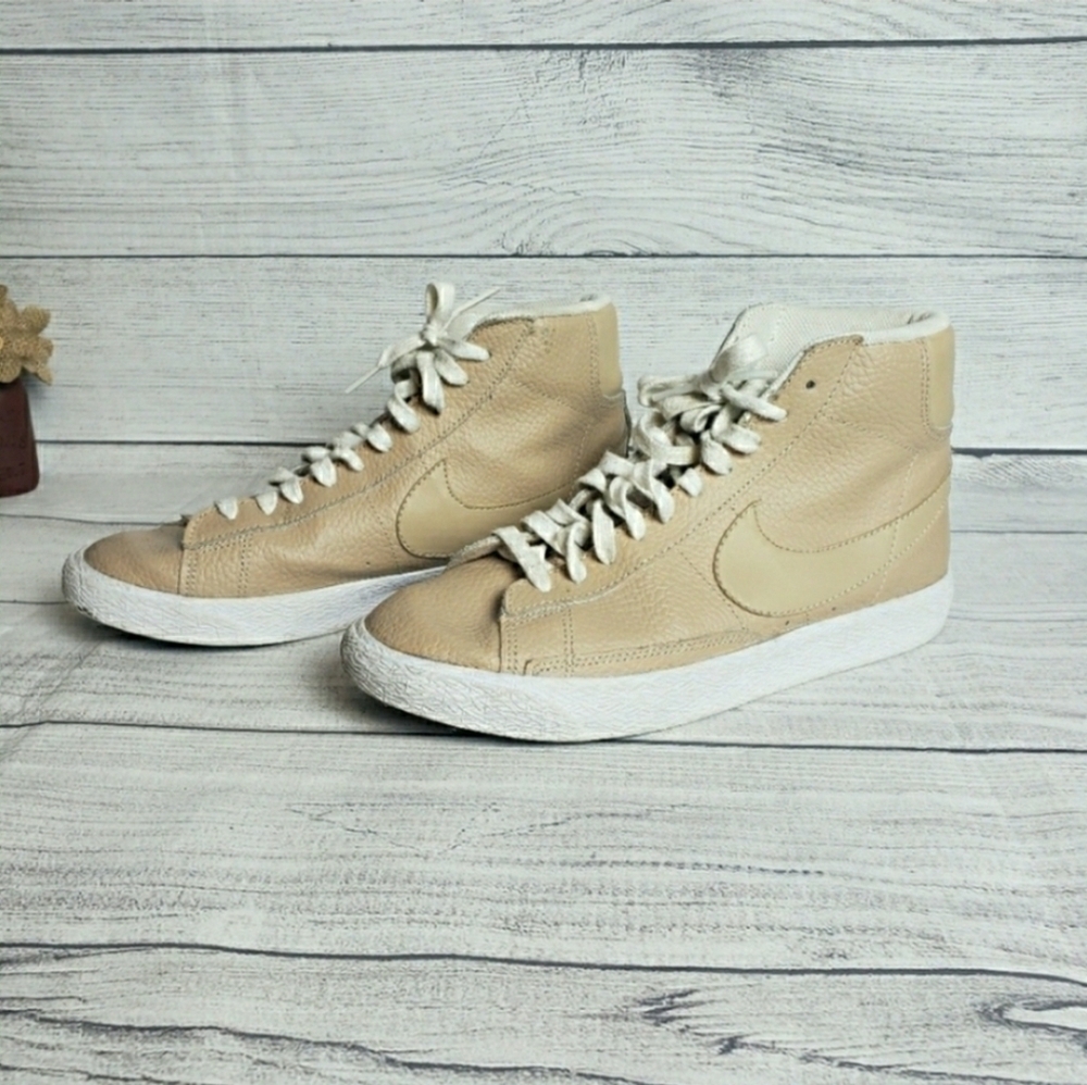 Nike Blazers Mid High Top Tan White Swoosh‎ Sz 7Y